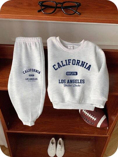 SHEIN 男婴两件套保暖圆领卫衣和运动裤套装，舒适休闲基础款，适合室内、室外、日常穿着、运动、派对、拍照、节日、街头穿搭，秋冬季男婴毛衣套装，两件套，男婴街头服饰