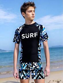 SHEIN 青少年男童椰树印花撞色拼接运动字母防晒泳衣和泳裤套装，休闲学院风，舒适实用，面料柔软，适合游泳、旅行、户外活动、度假、海滩、假日等场合。 - 藍色 - 查看 5