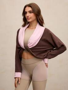 Activina Suéter holgado de manga larga con diseño de giro de color contrastante para mujer, parte superior de activewear para yoga y entrenamiento - Marrón - Ver 3