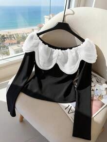 SHEIN Franclia 女士优雅通勤露肩黑白撞色波浪荷叶边花卉装饰修身上衣 - 彩色 - 查看 2