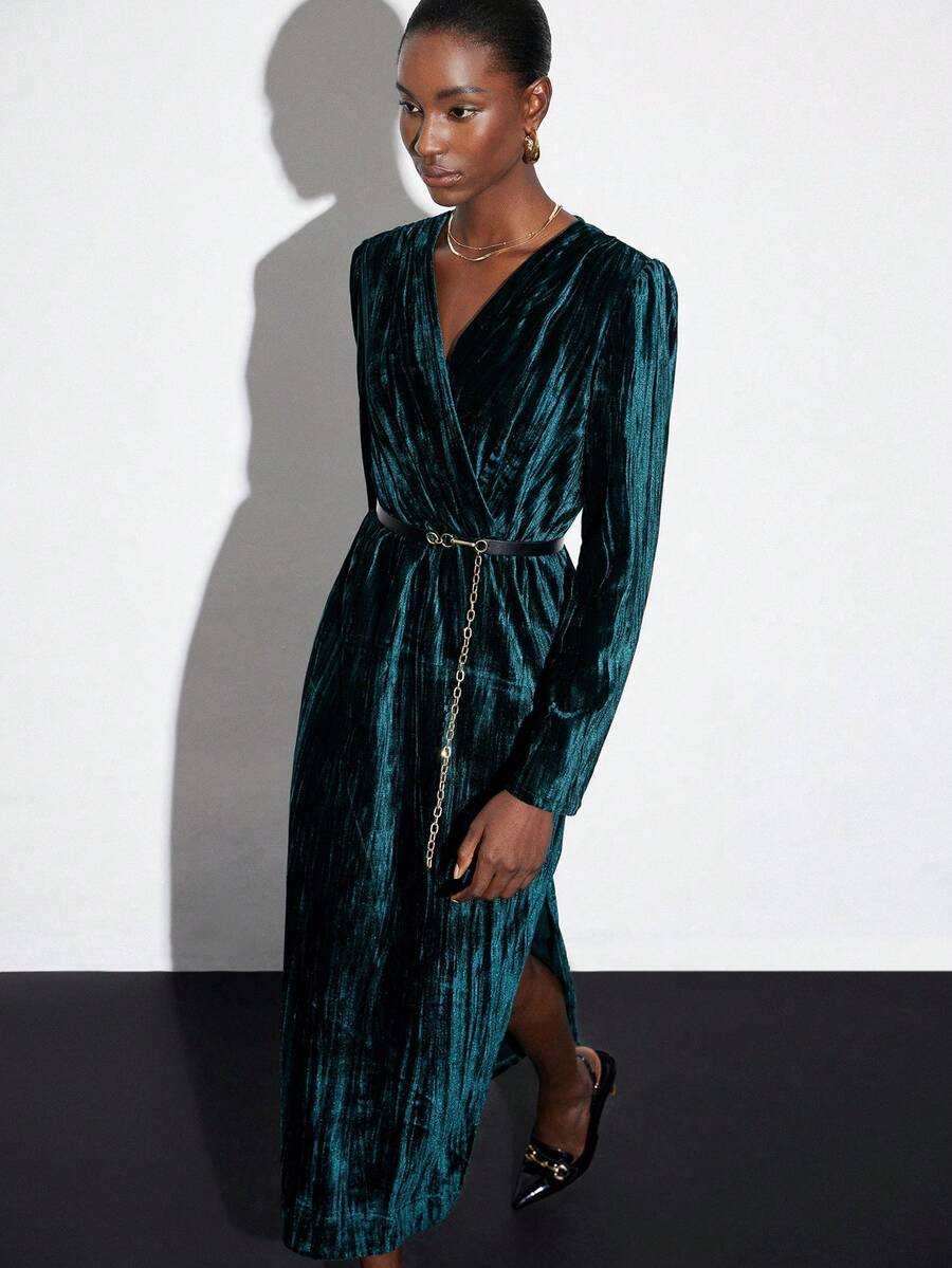 Aveloria Modichic Elegante vestido ajustado de terciopelo con pliegues, cuello en V, cintura ceñida y abertura lateral - Verde Oscuro - Ver 1
