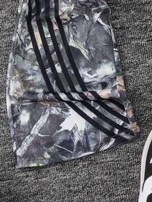 SHEIN 男童经典时尚休闲酷炫卡通人物树叶印花撞色连帽衫和喇叭裤两件套，适合秋/春季、户外、学校、街头、派对、居家、返校季穿着。 - 杏色 - 查看 7