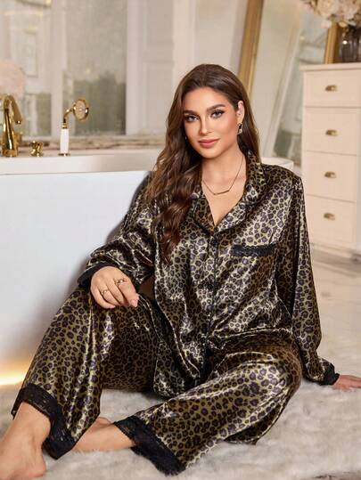 LuxeNights Conjunto de pijama robe de cetim com detalhes em estampa de leopardo para mulheres plus size