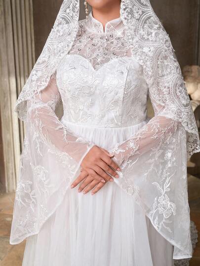 Aureia Große Größen Weißes besticktes Stoff elegantes chinesisches Kragen Große Größen Glockenärmel Luxus Perlen Mesh Patchwork A-Linie Brautkleid mit Schleppe (aufwendiges Design)