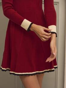 lacRébo 红色针织伞裙，搭配撞色黑色和米白色彼得潘领，长袖，时尚秋冬款