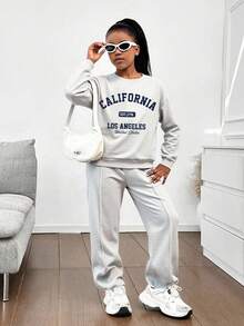 SHEIN Girlism 少女休闲校园街头风英文字母数字图案圆领卫衣搭配褶皱阔腿直筒裤针织运动套装，灰色返校装 - 淺灰色 - 查看 3