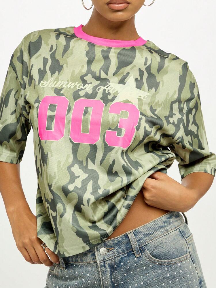 SUMWON WOMEN Camo Print Contrast Pink Collar Graphic Tee