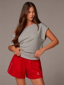 Athîral 女士不对称露肩灰红条纹针织短袖T恤，宽松百搭上衣，夏季女装，新年必备，可爱收腰，露肩设计，复古女装 - 彩色 - 查看 3