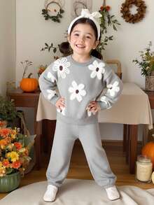 SHEIN 2pcs/Set Young Girl Floral Pattern Crew Neck Casual Sweater And Leggings Set Girls Sweater Sets Little Girl Autumn Suit Kids Autumn Clothes Toddler Girl Clothes Girls Fall Outfit,Fall&Winter,Halloween,Girl Fall Clothes,Girl Fall Tops,Mon And Daughter Matching ,New Fall Fashion,Sister And Me,Teen Girls Outfit Sets - Grey - View 4