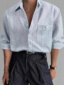 Manfinity Homme Camicia casual da uomo a maniche lunghe, slim fit, in lino tessuto, blu e bianco, adatta per uso casual, business, pendolarismo, può essere indossata da sola o come sottomaglia, regalo per fidanzato/marito, regalo per anniversario. Camicia casual da uomo, camicia strutturata da uomo, camicia a maniche lunghe da uomo, camicia casual a righe da uomo, camicia da uomo azzurra chiara - Blu e Bianco - Visualizzare 1