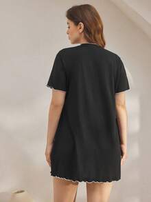 Ocili Mushroom Hem V-Neck Comfortable Button Front Short Sleeve Minimalist Plus Size Nightgown - Black - View 3