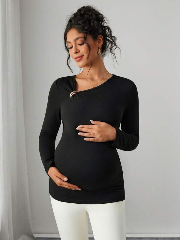 SHEIN Fashionable Pregnant Women Solid Color Asymmetric Neck Metal Decor Long Sleeve T-Shirt