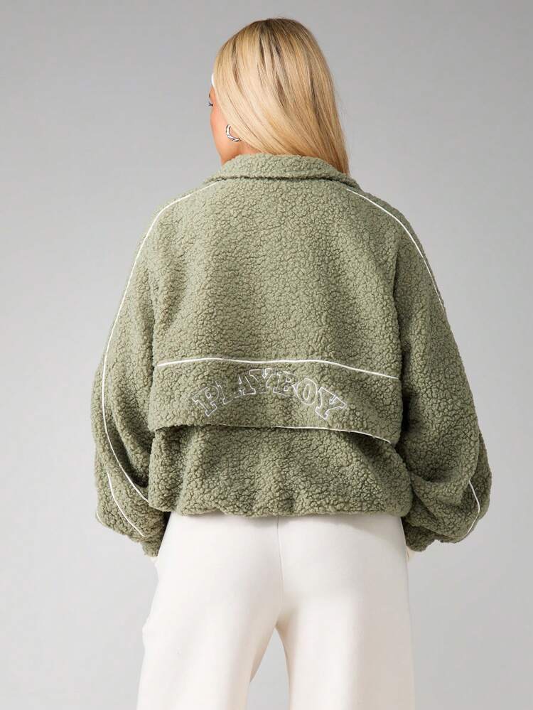 Missguided x Playboy Sudadera con cremallera media de Sherpa verde salvia con ribete de contraste blanco y detalles bordados de texto para otoño e invierno