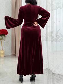 Modelyn 女士纯色V领长袖休闲阿拉伯风格连衣裙 - 酒紅色 - 查看 2