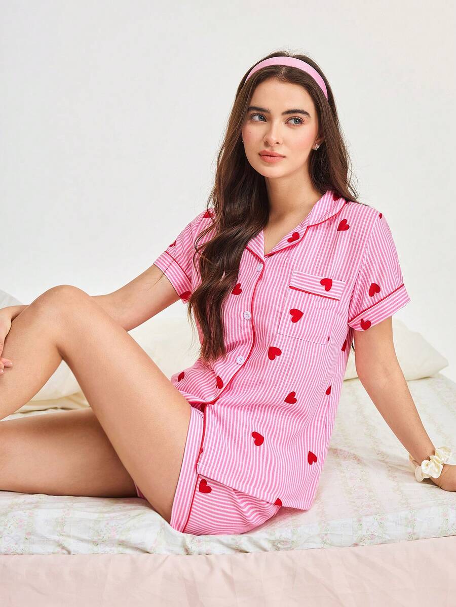 Bonmuse Bộ đồ ngủ nữ tay ngắn và quần short họa tiết trái tim sọc - Đỏ - Xem 1