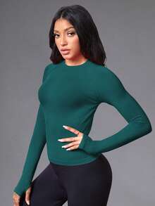 Easithlete Áo thun thể thao nữ cổ tròn tay raglan màu trơn có lỗ xỏ ngón tay cái liền mạch - Màu xanh lá cây đậm - Xem 5