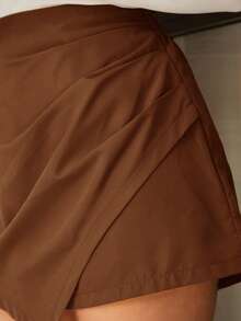 SHEIN Privé 大码女式休闲纯色褶皱修身短裤 - 鏽棕色 - 查看 7