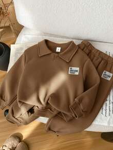 SHEIN 2 件套年轻男童休闲纯色 Polo 领长袖运动衫和裤子运动服，拉绒厚款，适合开学季 - 棕色 - 查看 2