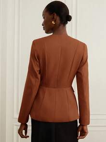 Revavyn 简约优雅高品质女士通勤百搭复古硬币奢华高端设计纯色圆领金属扣腰部拼接修身长袖女士西装外套 - 棕色 - 查看 6