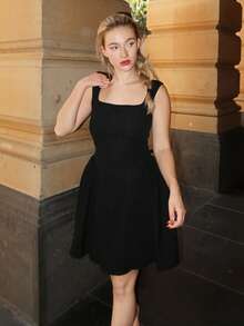 Turnttoni 新款女式连衣裙，方领无袖 A 字形褶皱下摆，高弹力纹理面料，纯色，时尚年轻修身款式，通勤休闲百搭，收腰修身，适合春、夏、秋、冬，优雅精致的意大利连衣裙 - 黑色 - 查看 6