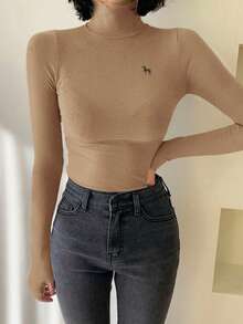 DAZY قميص تيشرت نسائي ذو رقبة عالية وضيق التطبيق مبطن حراريًا مع نمط مطرز - كاكي - مشاهدة 5