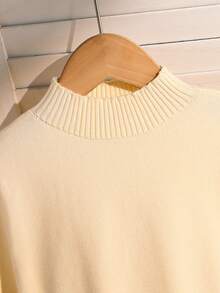 Tween Mädchen (große Teenager) Neuer Herbst/Winter Minimalistisches High-End Langarm Plissee Strickkleid, Saum und Manschetten mit subtiler Kontrastfarbe, modisches und vielseitiges gestricktes Kleid