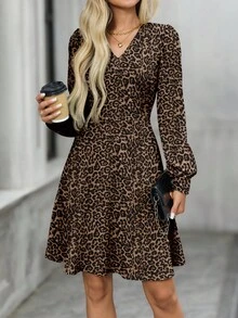 EMERY ROSE Đầm ngắn tay dài cổ chữ V tay bồng nhún bèo thường ngày cho nữ, họa tiết da báo, phù hợp cho mùa thu/đông - Nhiều màu - Xem 9