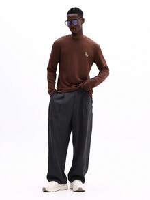 SUMWON 修身长袖罗纹圆领T恤，胸前印有小Logo标志，纯色 - 棕色 - 查看 5