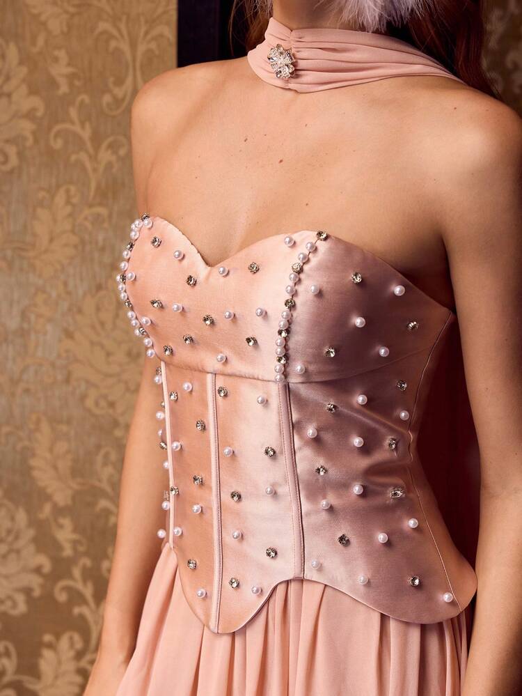 MOTF Soiréza ROBE DE SOIRÉE LONGUE SANS BRETELLES AVEC CAP DÉTACHABLE EXTRA-LONGUE POUR FEMMES, ORNÉE DE PERLES SCINTILLANTES ET DE DIAMANTS, PANNEAUX EN SATIN-MOUSSELINE, DESIGN STRUCTUREL UNIQUE, FERMETURE PAR LIEN DANS LE DOS ET SILHOUETTE AJUSTÉE POUR LES MARIAGES, LES GALAS ET LES SOIRÉES FORMELLES