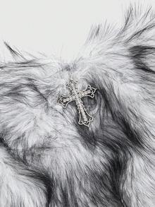 ROMWE Grunge Punk 冬季派对人造毛皮性感露肩十字吊坠短款女式上衣 - 灰色 - 查看 3