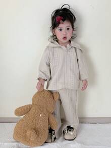 SHEIN 2 件套女婴秋冬新款 2025 提花针织菱形图案开衫夹克和喇叭裤套装，休闲时尚装 - 杏色 - 查看 4