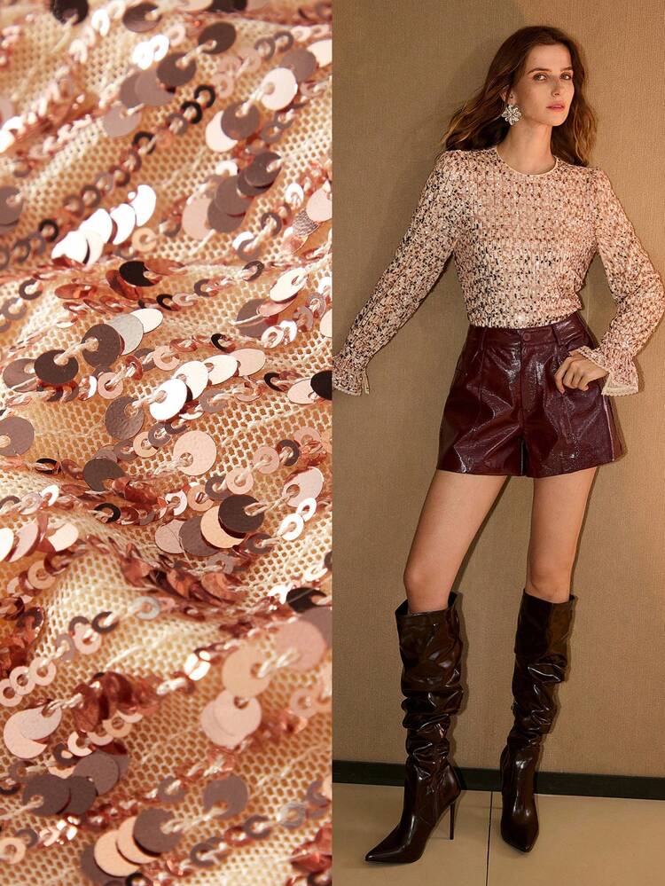 BLUSA COM MANGAS SINO, RECORTE DE RENDA E LANTEJOULAS