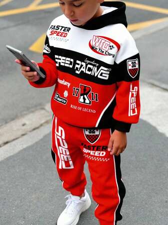 SHEIN 2 件套青少年男孩休闲时尚赛车运动图案印花连帽衫和裤子套装，赛车手装饰印花，炫酷文字印花，经典方格旗印花，秋冬舒适穿着
