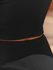 Aralina 休闲V领吊带运动上衣 - 黑色 - 查看 9