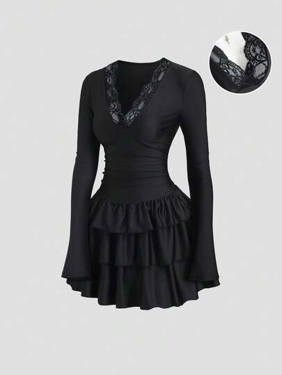 Sweetra Vestido de festa sexy com decote em V, detalhes em renda, mangas curtas e modelagem flare, em tom escuro, com barra franzida em camadas. Ideal para mulheres.