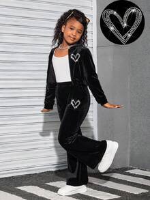 SHEIN Tween-Mädchen 2-teiliges Set aus Samt-Hoodie mit Herz-Strasssteinen und gerader Hose, schwarzes Samt-Outfit, geeignet für Weihnachten und Neujahr