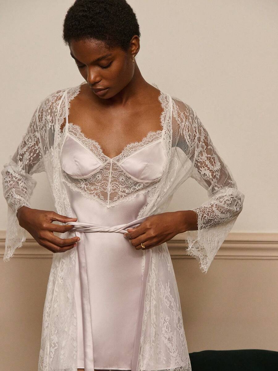 lacRébo Bộ đồ ngủ gợi cảm 2 món phong cách cổ điển với váy ngủ bằng vải satin và ren và áo choàng ren mi - Màu Xám nhạt - Xem 1