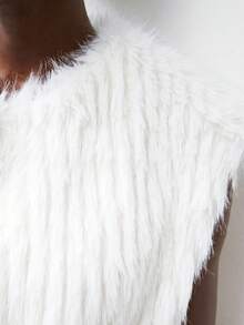 Maija 2025 仿毛领和腰带宽肩女式夹克 - 白色 - 查看 6