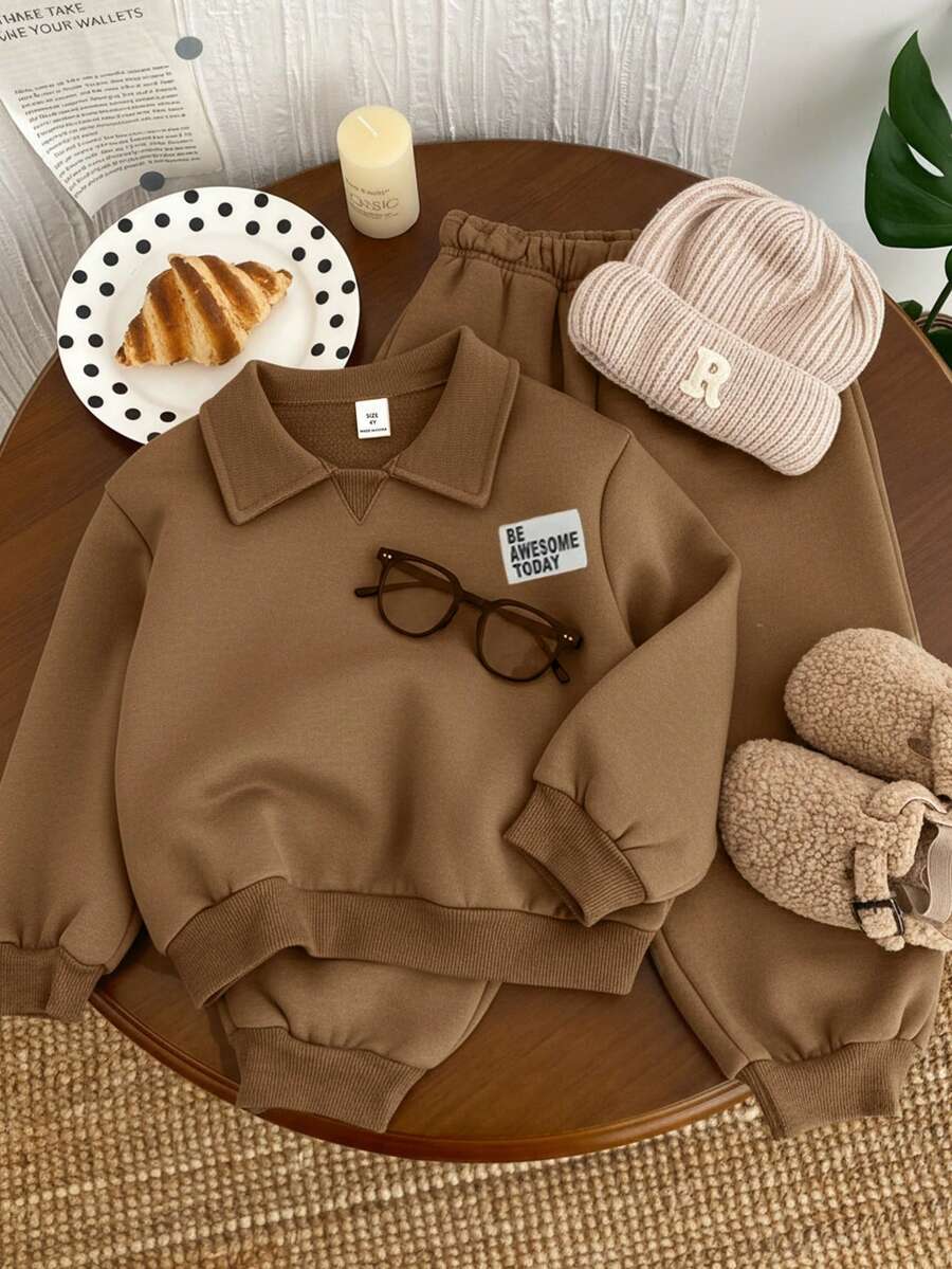 SHEIN 2 件套年轻男童休闲纯色 Polo 领长袖运动衫和裤子运动服,拉绒厚款,适合开学季 - 棕色 - 查看 1