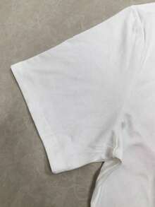 Manfinity Dauomo Camiseta de manga corta con cuello redondo con estampado de letras y llaves, moda urbana para hombres - Blanco - Ver 4