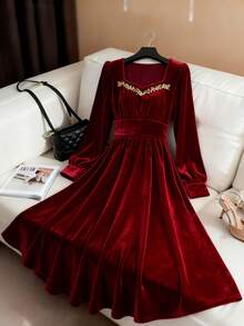 GlowEve Đầm dài tay nữ bằng nhung cổ tròn, thêu chỉ vàng ở eo, dáng chữ A, thanh lịch, phù hợp mặc hàng ngày, đi làm, phong cách đường phố Pháp cổ điển, đa năng, dự tiệc Giáng sinh, Năm mới, ngày lễ, công sở, trang trọng, màu đỏ tía, thu đông. - Màu Đỏ Sâu - Xem 4