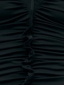 TypaGal Elegancka, czarna, dopasowana sukienka z marszczeniami, głębokim dekoltem w serek i atrakcyjnym marszczeniem. Ponadczasowy i elegancki wybór na wieczorne wyjścia lub imprezy. - Czarne - Zobacz 7