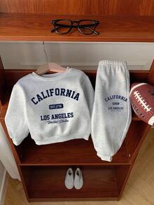 SHEIN 男婴两件套保暖圆领卫衣和运动裤套装，舒适休闲基础款，适合室内、室外、日常穿着、运动、派对、拍照、节日、街头穿搭，秋冬季男婴毛衣套装，两件套，男婴街头服饰 - 灰色 - 查看 3