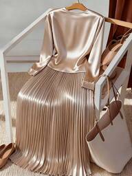 GlowEve CURVE Plus Size Women's Fashion Pleated Dress, Elegant Dress With Textured Fabric, Collar And Cuff Design, Button Design Top And Skirt Set, Suitable For Back To School, Graduation, Valentine's Day, Music Festival, Mother's Day, Halloween, Thanksgiving, Easter, National Day, Gala, Date Party, Wedding Season, Outdoor Trips