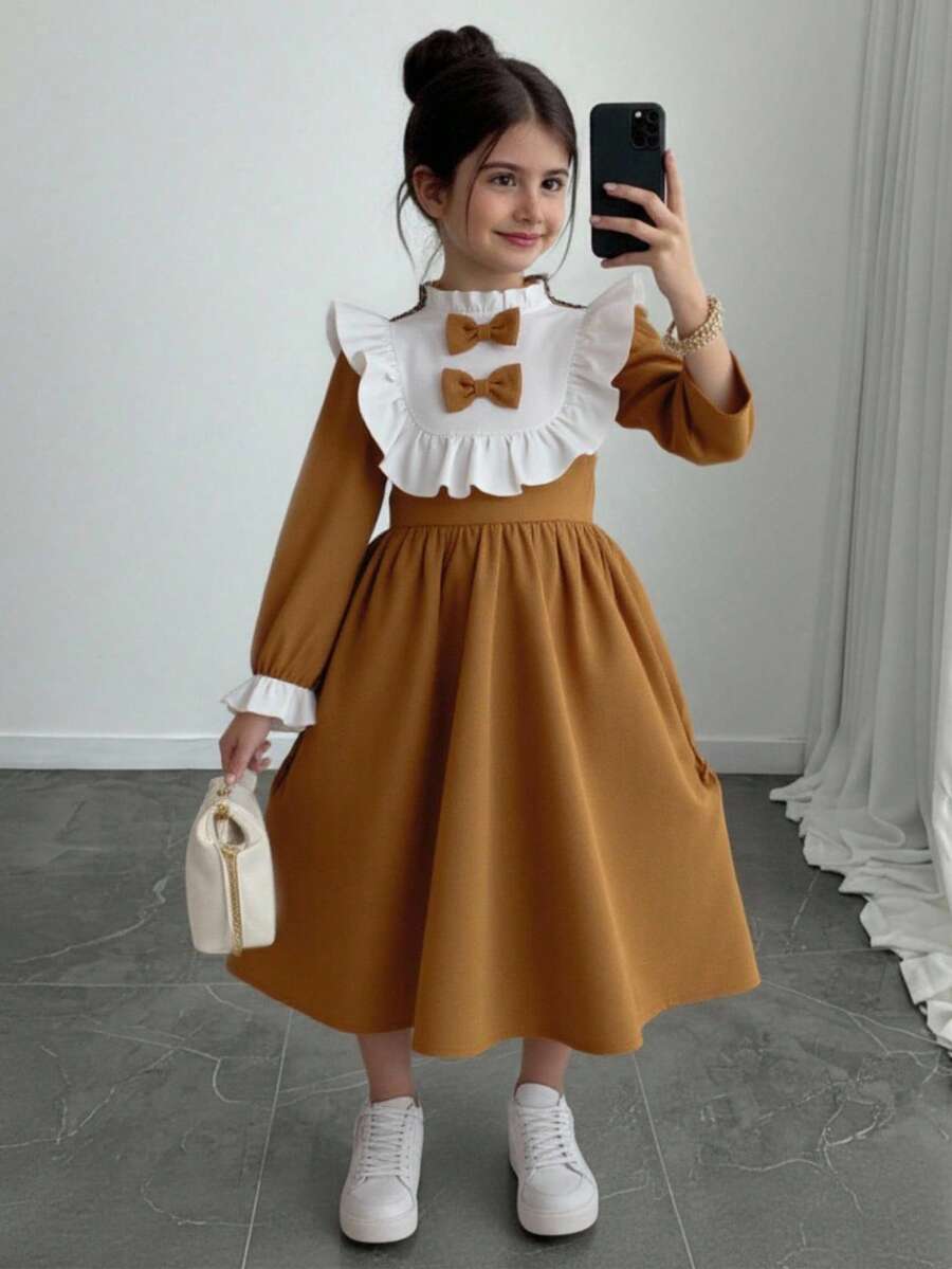 年轻女孩灯芯绒拼色立领荷叶边下摆蝴蝶装饰腰部修身喇叭裙，适合秋冬休闲外出，优雅中长连衣裙，棕色 - 卡其色 - 查看 1