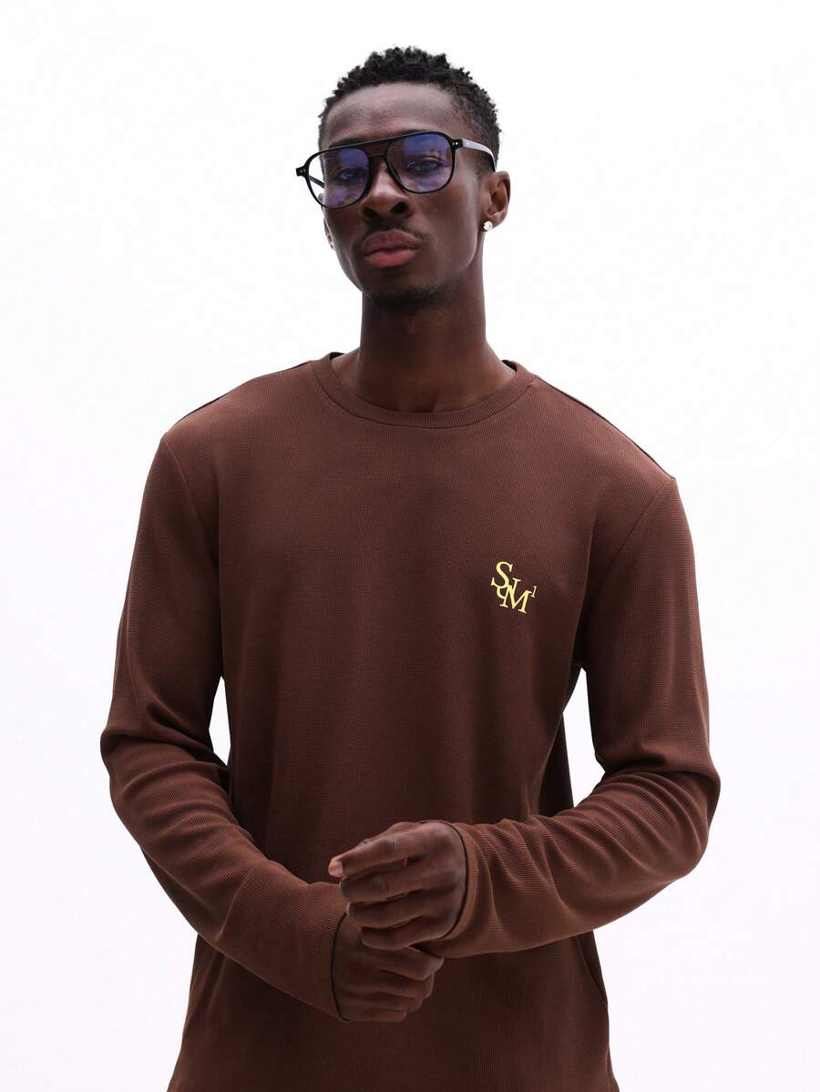 SUMWON 修身长袖罗纹圆领T恤，胸前印有小Logo标志，纯色 - 棕色 - 查看 1