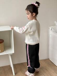 SHEIN 2pcs/Set Young Girls Bow Decor Cartoon Graphic Fleece Sweatshirt + Joggers,  Winter Sport Outfits - Beige - View 3
