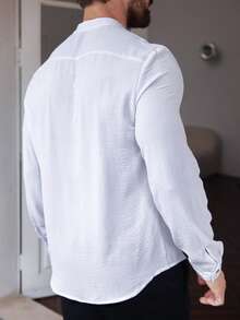 Manfinity CasualCool 男士纯色素色前扣长袖口袋简约休闲衬衫，白色纽扣，适合秋季外出穿着 - 白色 - 查看 2