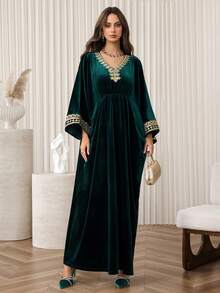 Al Najma 2025秋季新款奢华天鹅绒金线蕾丝边阿拉伯传统长袍，束腰修身优雅土耳其长裙 - 墨綠色 - 查看 5