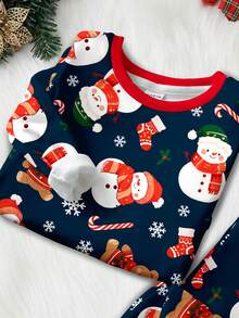 SHEIN Conjunto de ropa de estar en casa cómoda y casual con temática navideña para bebé niño, con estampados clásicos de árbol de Navidad y lindos osos, top de manga larga y pantalones, adecuado para otoño/invierno